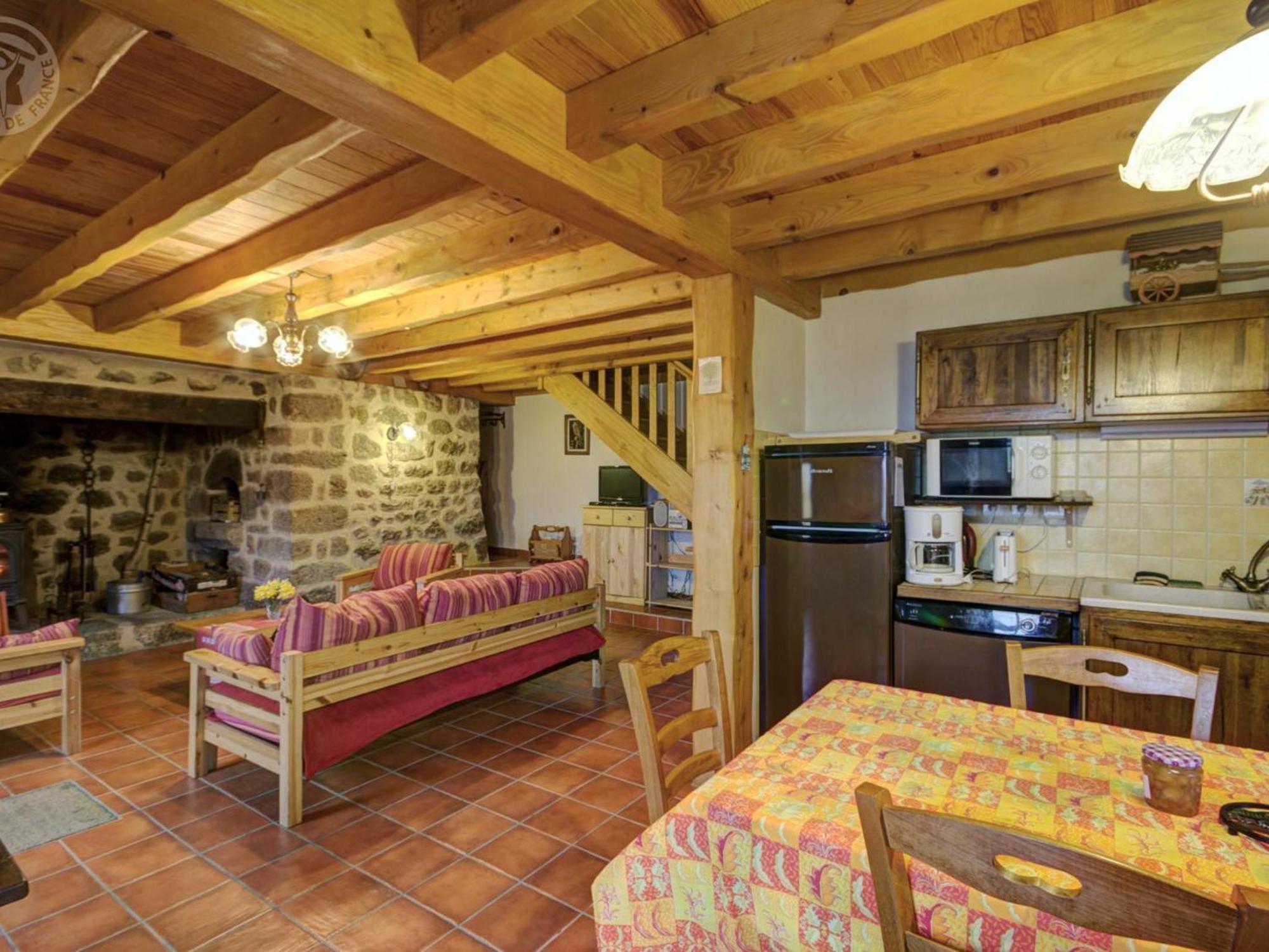 Charmant Gite Avec Terrasse, Cheminee Et Jardin, A Proximite Des Bois, Animaux Acceptes - Fr-1-496-205 Saint-Jean-Soleymieux エクステリア 写真