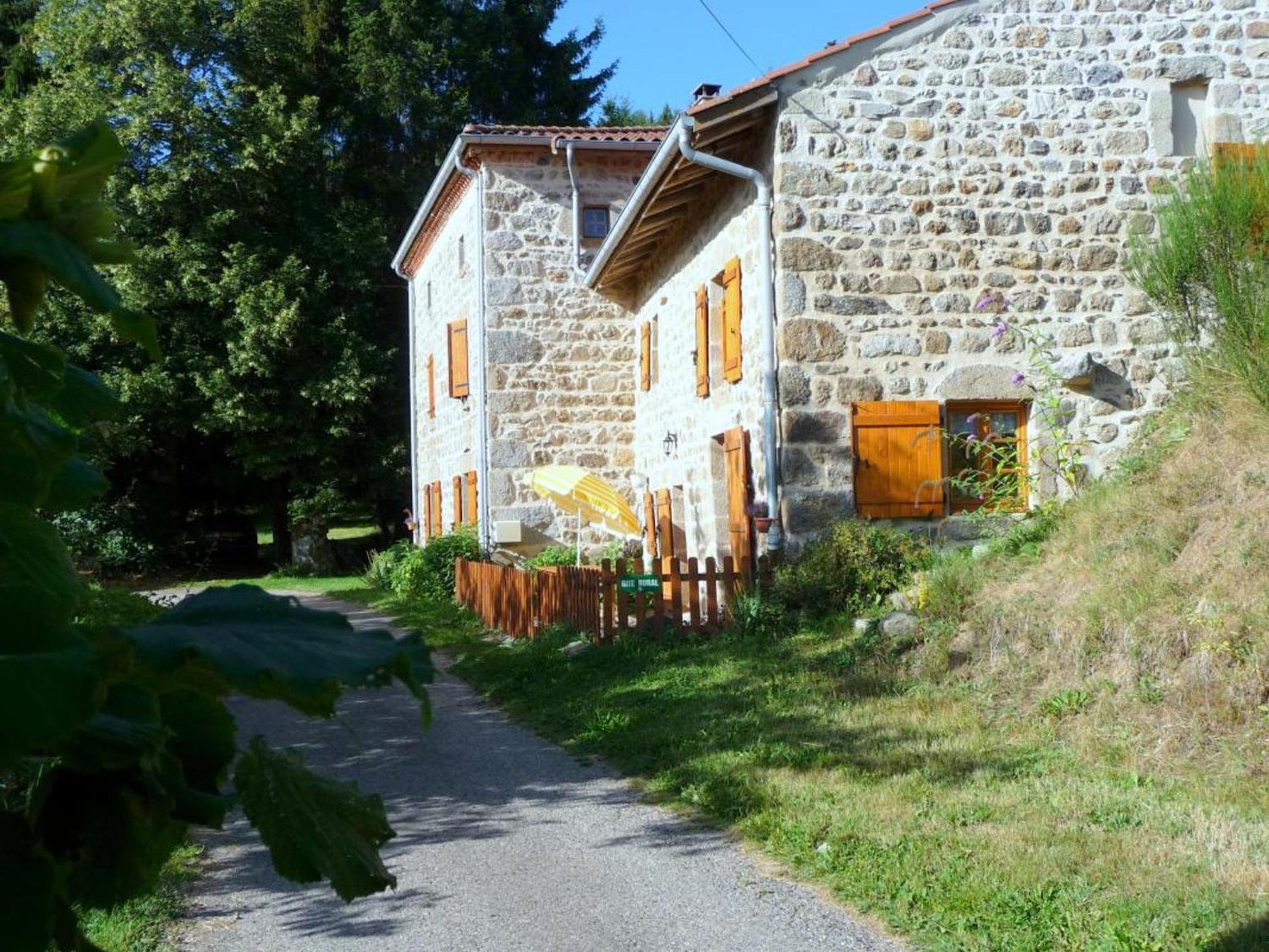 Charmant Gite Avec Terrasse, Cheminee Et Jardin, A Proximite Des Bois, Animaux Acceptes - Fr-1-496-205 Saint-Jean-Soleymieux エクステリア 写真